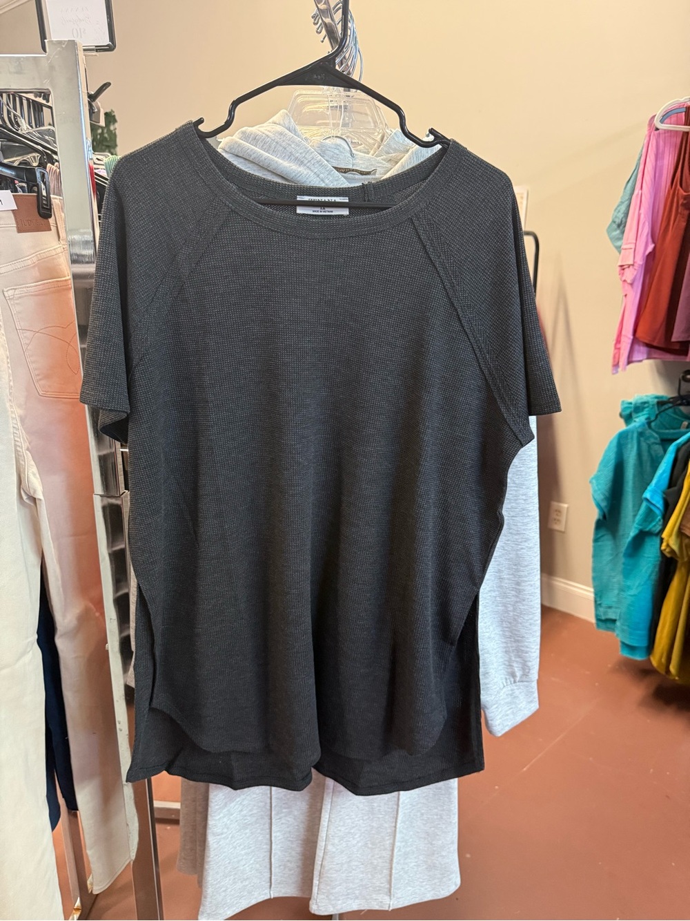 ANDREE BY UNIT Black Short-Sleeve Waffle Knit Top